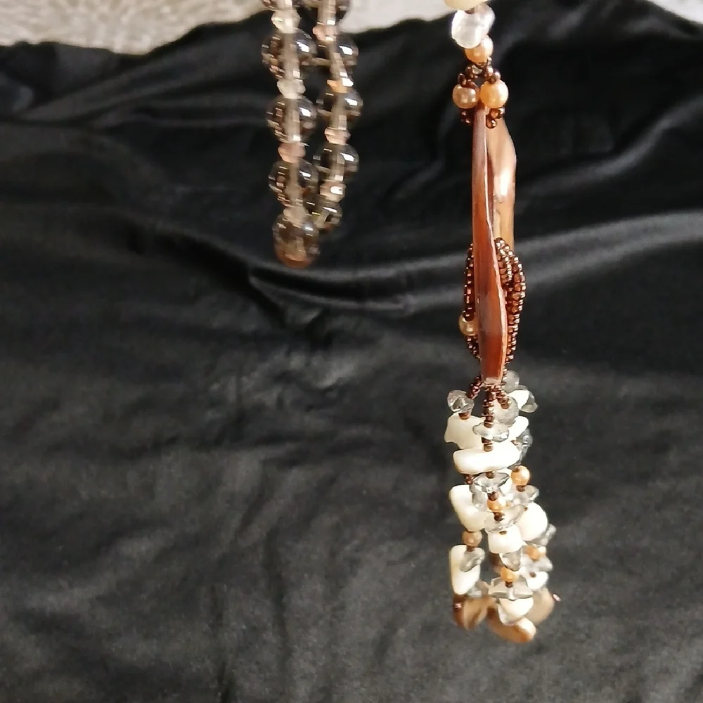 Elegant Beaded Necklace with Circular Pendant - Picture 7 of 7